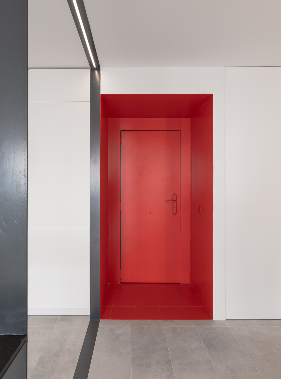 puerta roja apartamento