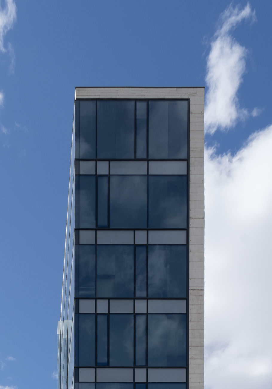 fachada vertical acristalada