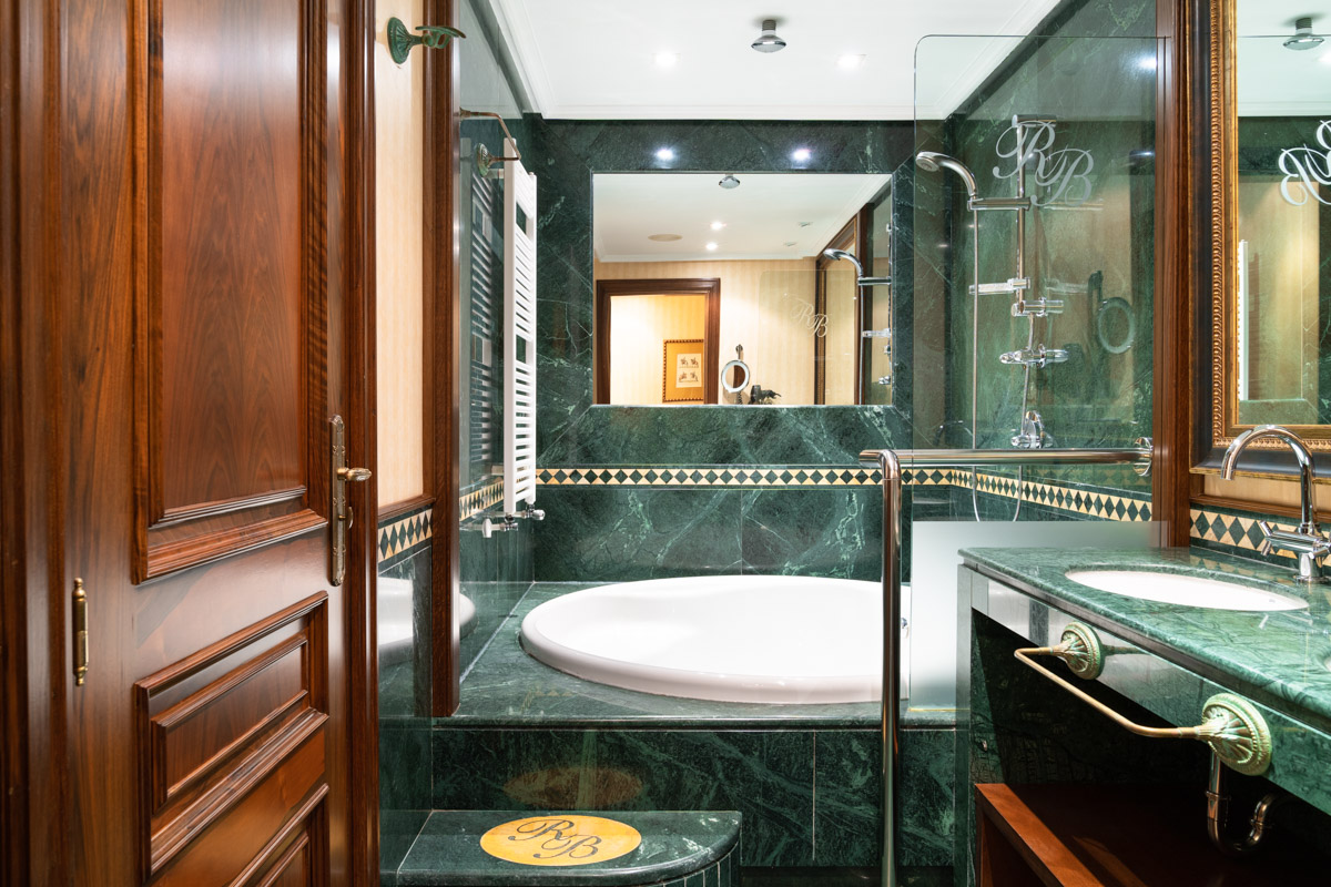 baño de marmol verde