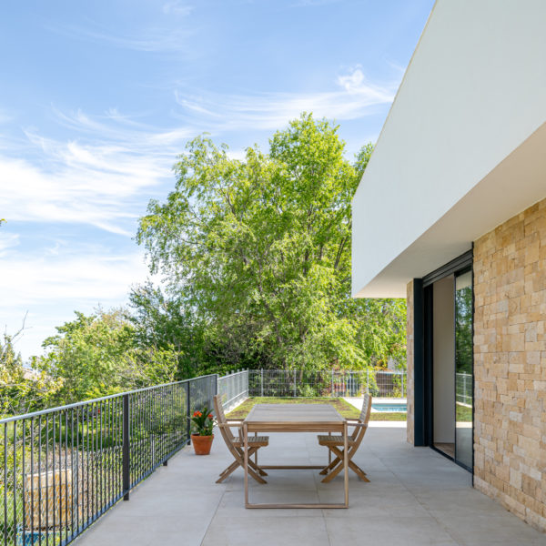 terraza con mesa