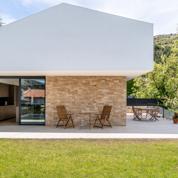 piscina en exterior de vivienda