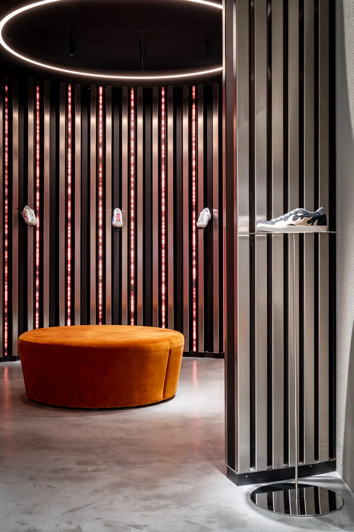 fotografía tienda zapatillas